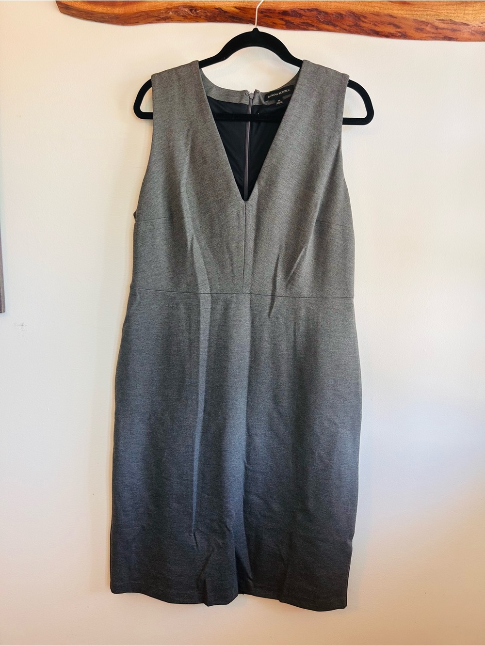 Banana Republic Sleeveless Gray V-Neck Sheath Dress